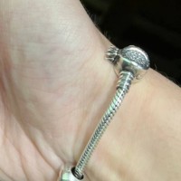 Потерян браслет Pandora