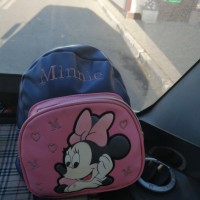 Найден детский рюкзак цвет розово-черный