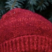 Потеряна шапка вязаная красная женская в вагоне метро