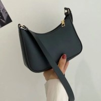 Потеряла черную маленькую сумку