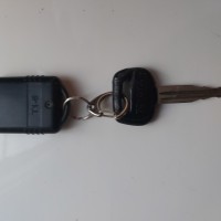 Найден ключ с брелком сигнализации автомобиля Тойота.