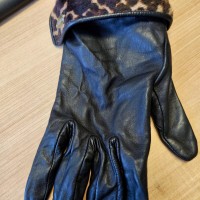 кожаная перчатка