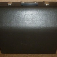Потерян Чёрный чемодан (футляр от баяна) с проводами.