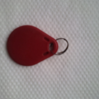 Найден ключ-брелок от домофона, цвет красный