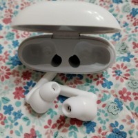 Найдены беспроводные наушники (примерно Apple)