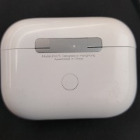 Нашёл наушник с кейсом